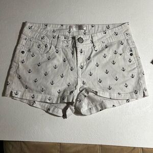 No Boundaries White Anchor Print Shorts | Size 9